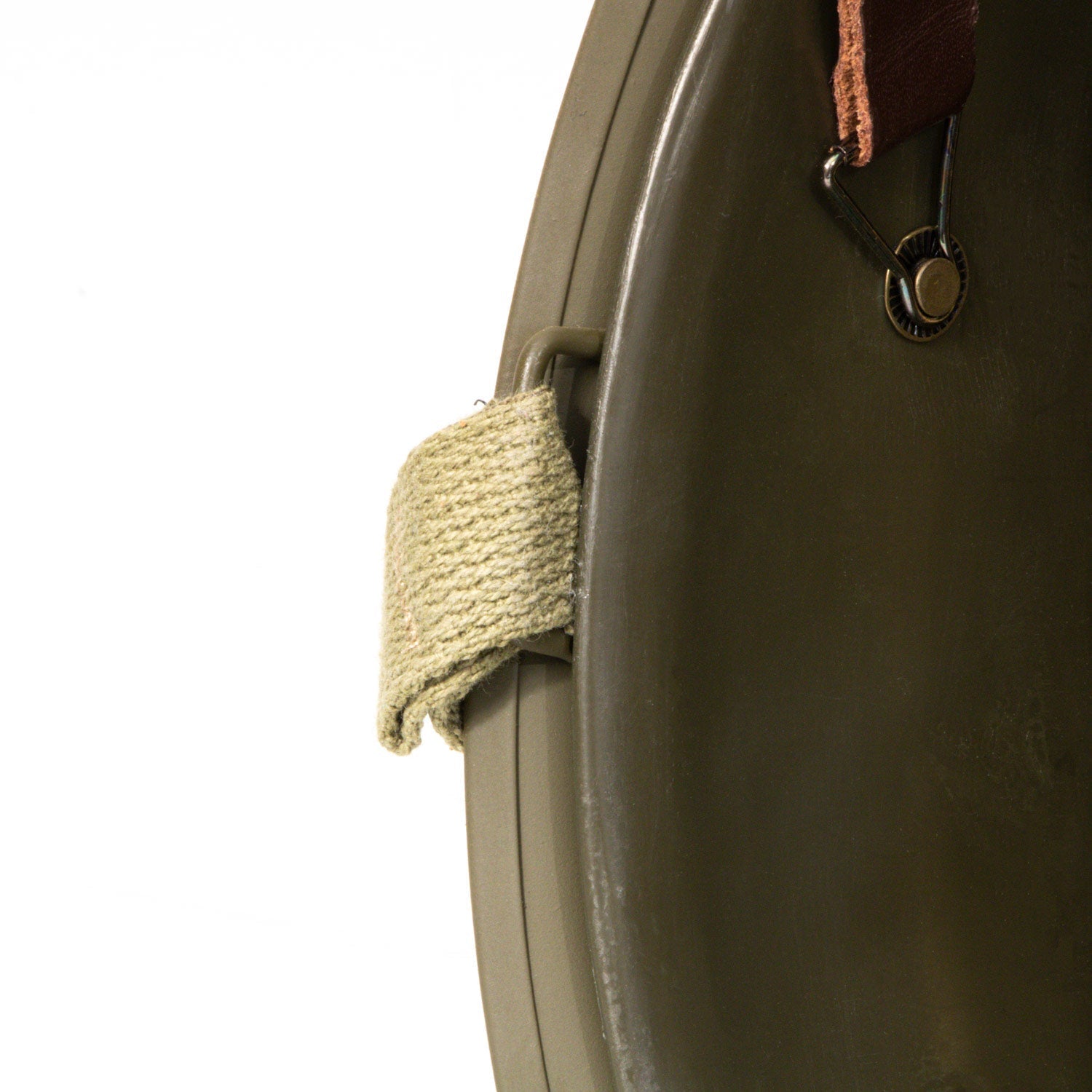 Casque Complet Infanterie Pattes Fixes US M1 vue du pontet fixe avec sous casque en reproduction