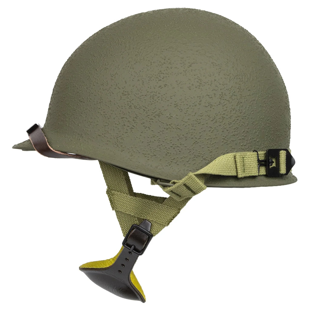 Casque Complet Parachutiste M1C vue latérale avec sa mentonnière en cuir et son sous casque Inland.