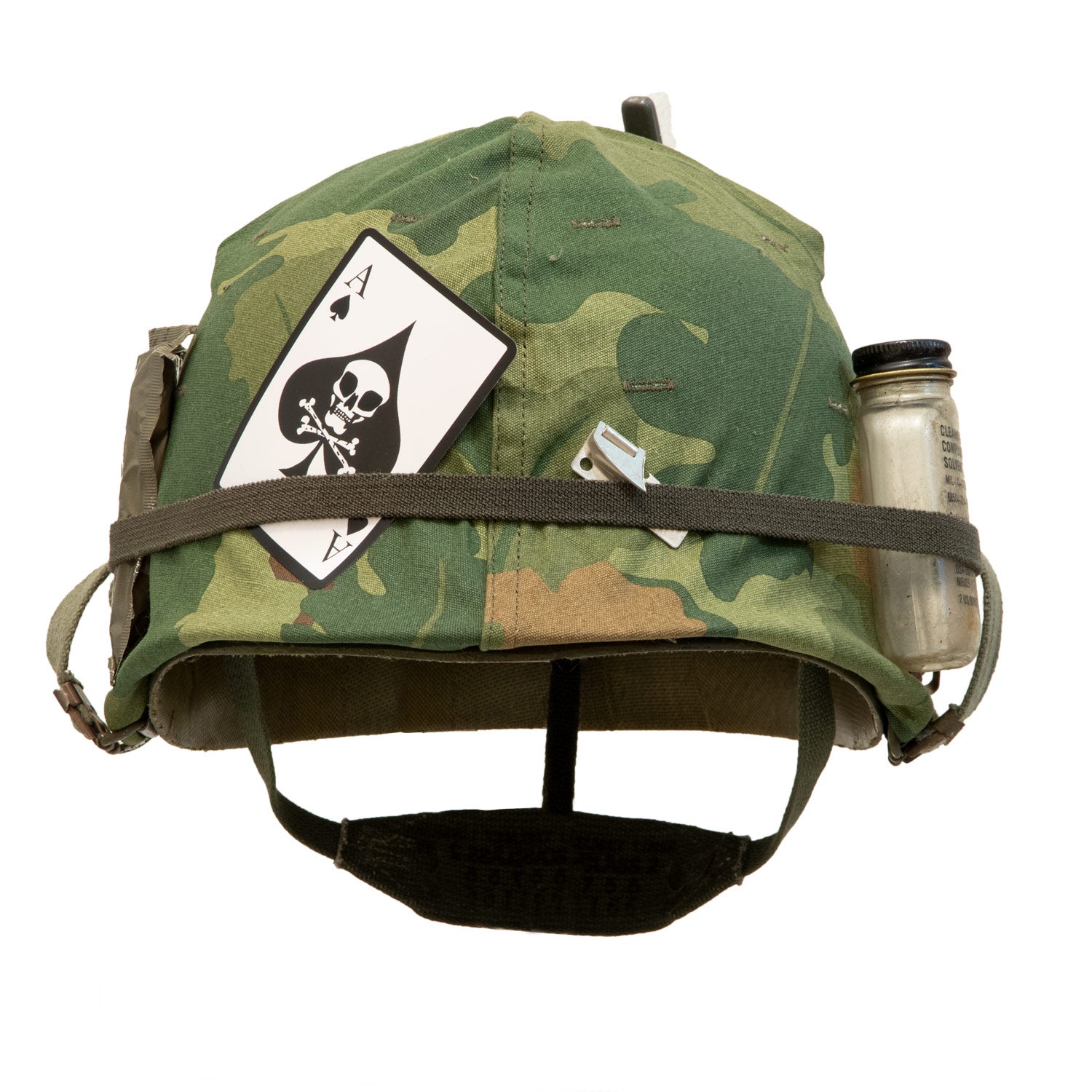 Casque Complet US M1 Vietnam vue de face avec accessoires