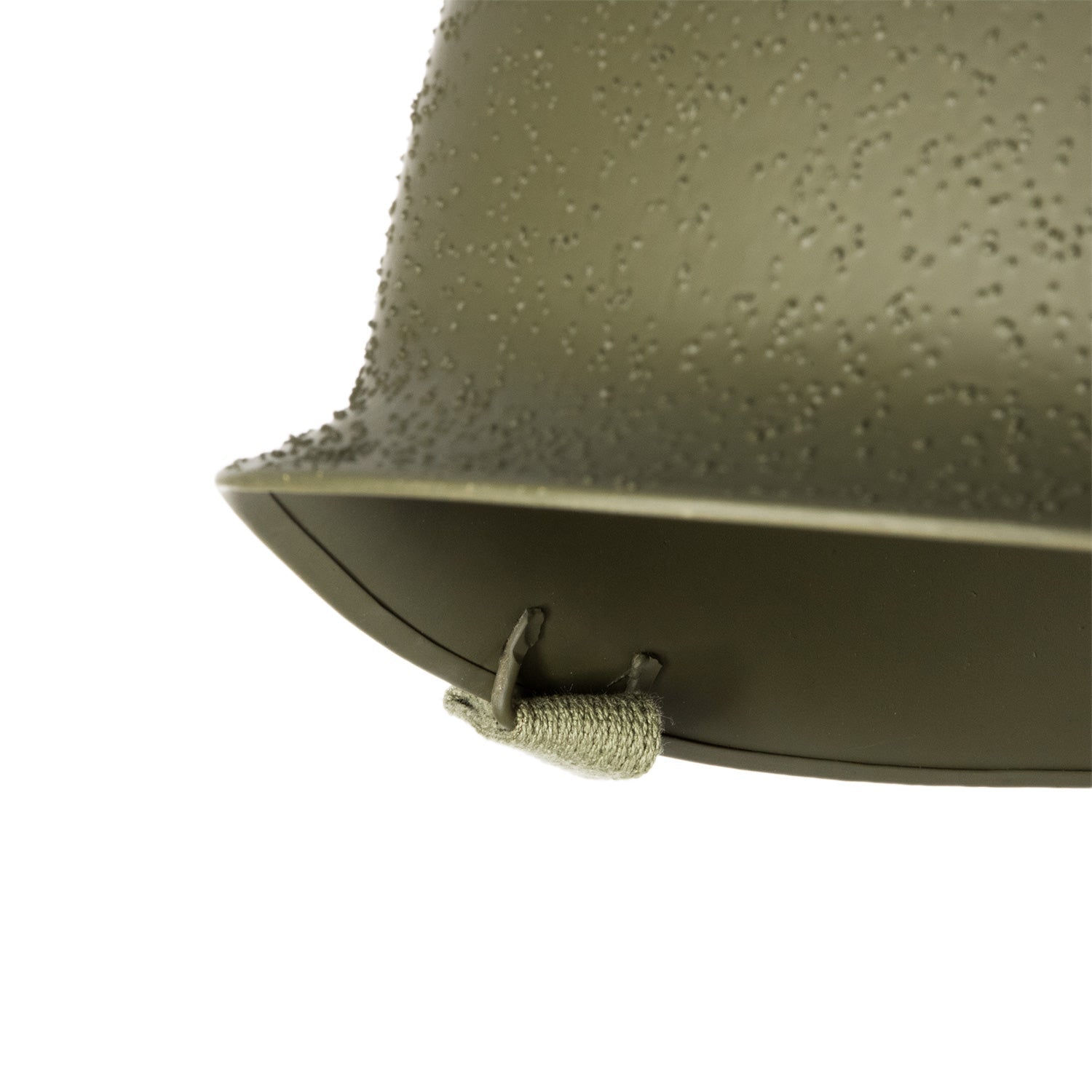 Coque de casque type US M1 en reproduction à pattes fixes vue du cerclage