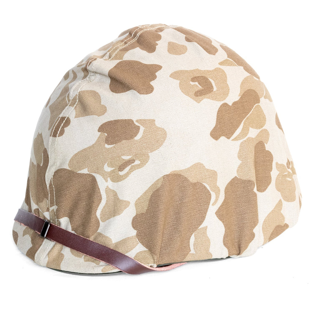 Couvre-casque USMC Type 1 des marines US reversible en toile HBT porté sur un casque US M1