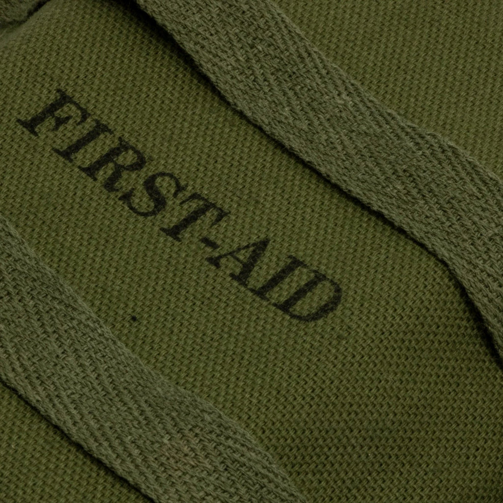 First Aid Parachutiste OD#7, rembourrée en mousse vue en gros plan du marquage