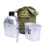 Gourde complete M-1910 avec la gourde sortie de sa housse ainsi que le quart de la gourde.