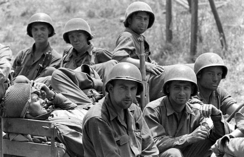 Soldats de la 45th Infantry Division portant le casque US M1