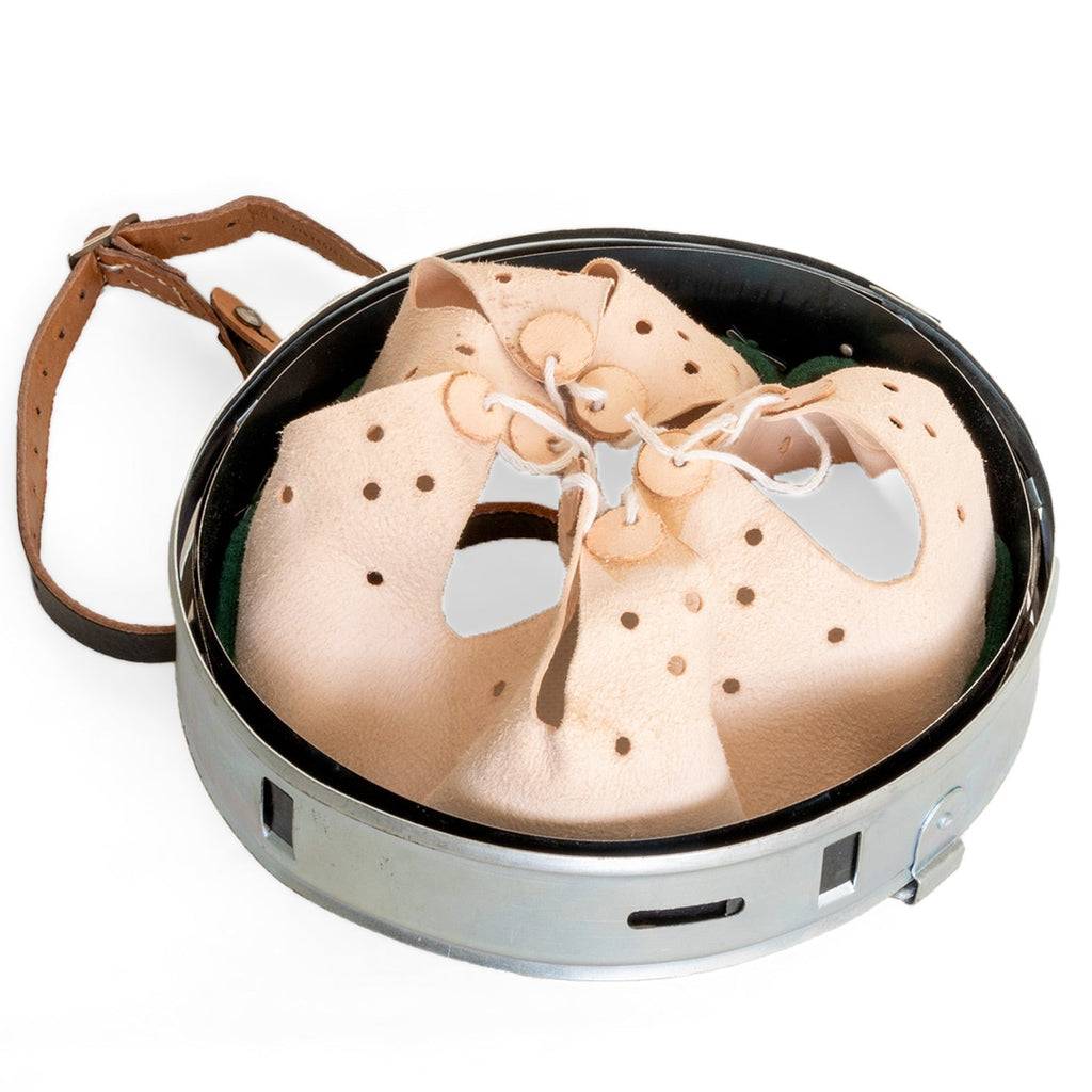 Vue du verso de l'Interieur de casque Allemand Stahlhelm M35 M40 M42 et sa jugulaire en cuir marquée