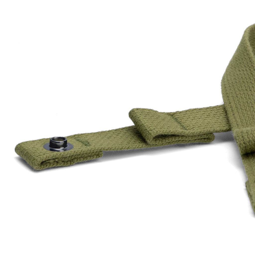 Jugulaire de casque US M1-C précousue vue en gros plan de la couture