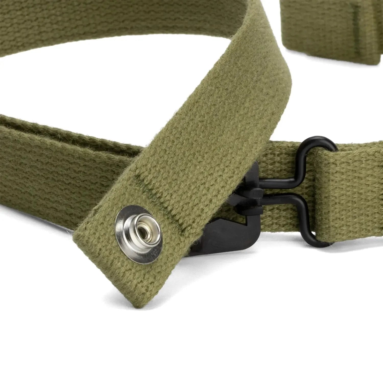 Détail du bouton-pression chromé (snap) de la jugulaire Parachutiste M2, utilisé pour la fixation dans le sous-casque M2.