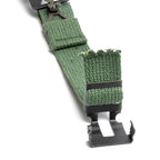 Jugulaire casque T1 US M1 type Vietnam gros plan de l'attache agraphe