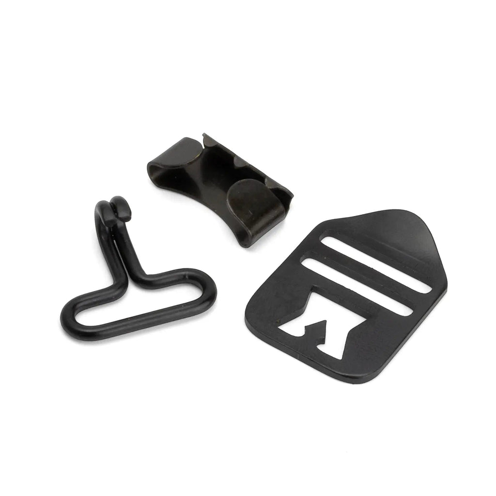 Kit de bouclerie jugulaire M1 "Late War" : Boucle Type 2 plate, crochet, et embout d'extrémité pour restauration tardive 1944-45.