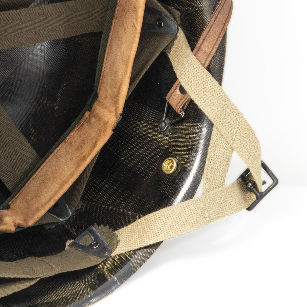 Sous casque fibre US M1 version parachutiste gros plan sur les A Yokes 2