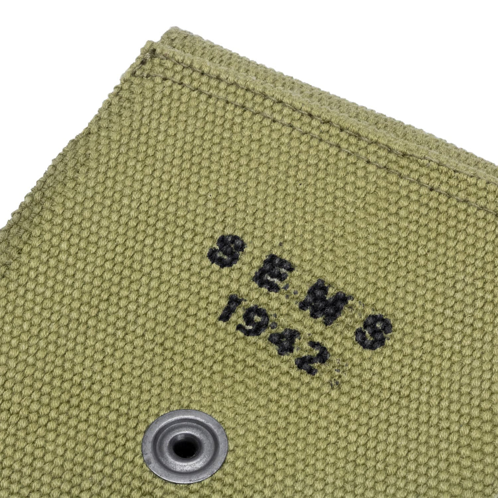Porte chargeur US WW2 pour colt .45, gros plan sur la marquage arrière SEMS 1942 à l'encre noire.