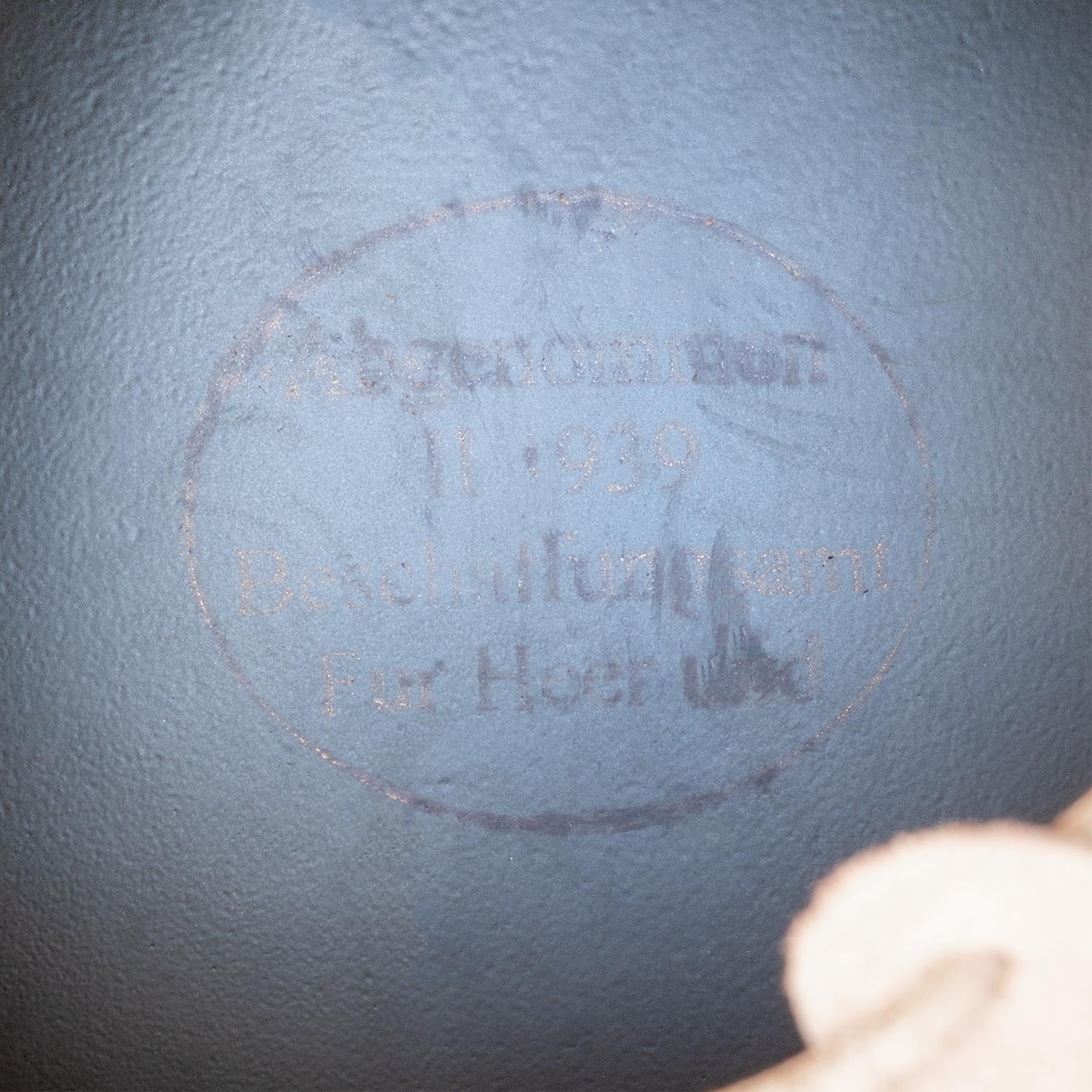 Vue interieure du marquage du casque allemand SH 35 ou Stahlhelm M35