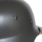 Reproduction du casque Allemand M40 vue des events moulés dans la coque