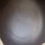 Gros plan du marquage au fond de la coque du SH 42 ou Stahlhelm 42 de l'armée allemande