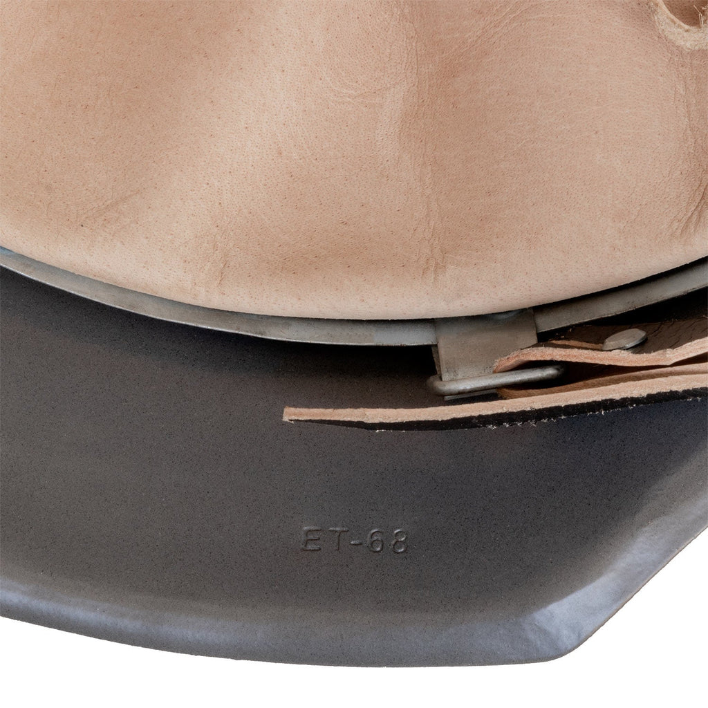 Gros plan du marquage latéral ET-68 du SH 42 ou Stahlhelm 42 de l'armée allemande