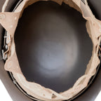 Vue d'ensemble de l'intérieur de la coque du SH 42 ou Stahlhelm 42 de l'armée allemande