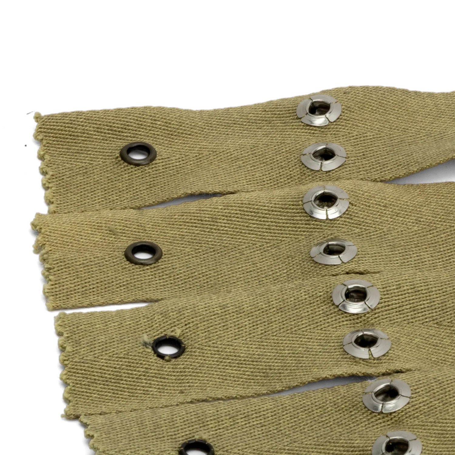 Support arrière pour neckband de sous casque US M-1 gros plan des boutons pressions