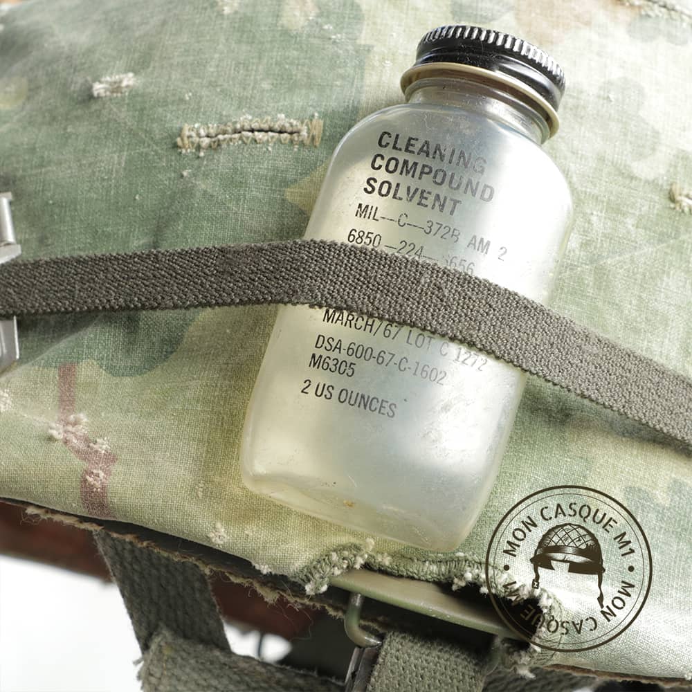 Casque Complet Parachutiste Vietnam accessoire cleaning compound solvent daté 1967
