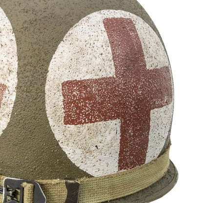 Casque Complet Infanterie US M1 69th Infantry Division Captain Medic gros plan sur le panneau croix rouge arrière