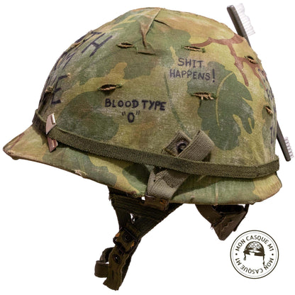 Casque US M1 Vietnam Héliporté avec couvre casque Mitchell vue de côté 1