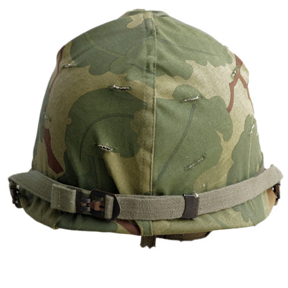 Casque Complet US M1 Vietnam avec son couvre casque Mitchell vue arrière